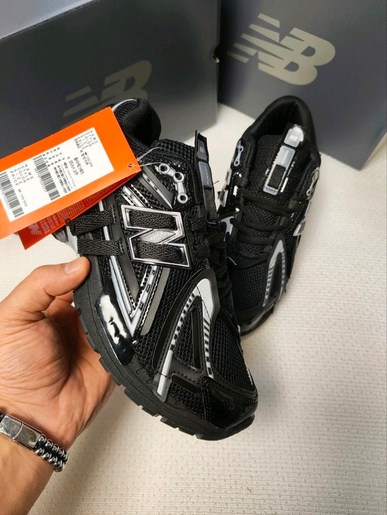 NEW BALANCE 1906A – GLOSSY BLACK - 3