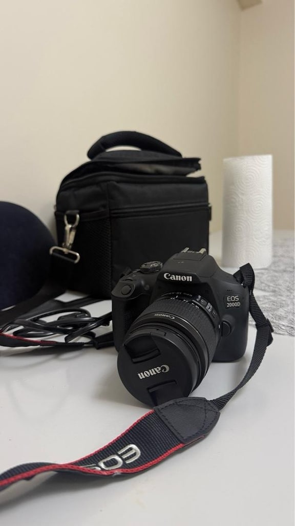 CANON EOS 2000D