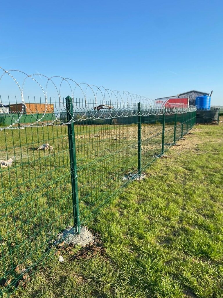 Çim Çit panel çit Galvaniz direk örgü jiletle tel montaj - 2