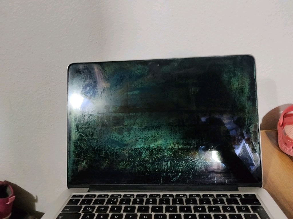 Apple MacBook pro a 15 02 - 2