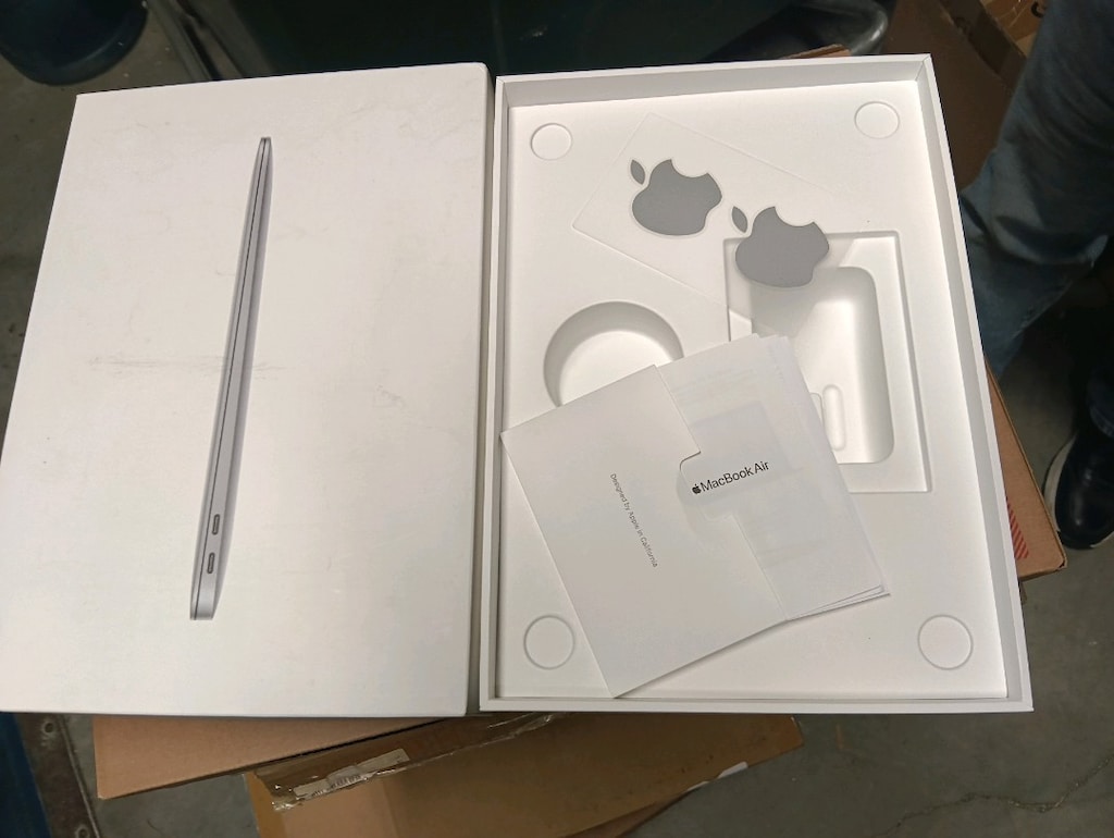 MACBOOK AİR ORJİNAL KUTUSU - 2