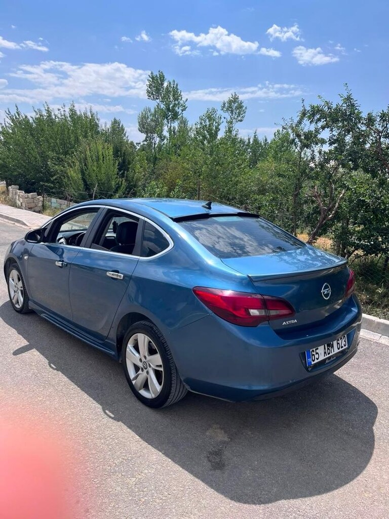 Opel astra J - 2