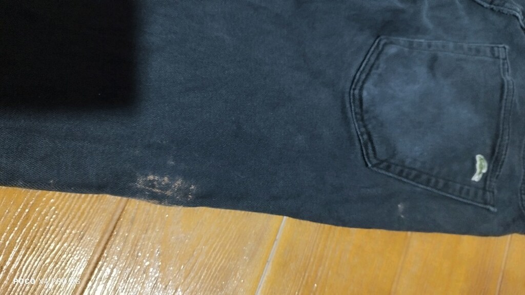 #Lacoste Jeans  pantolon..Solgunluk var ve lekeli..Eni çekilince 43 - 3