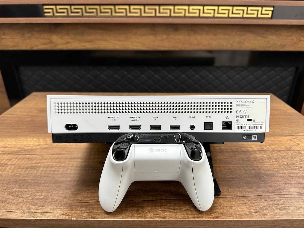 Microsoft Xbox One S 1 TB CD'li Tek Kol - 5