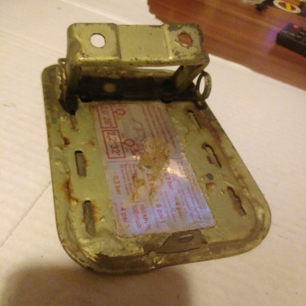 MERCEDES W123 YAKIT DEPO SAC KAPAK - 3