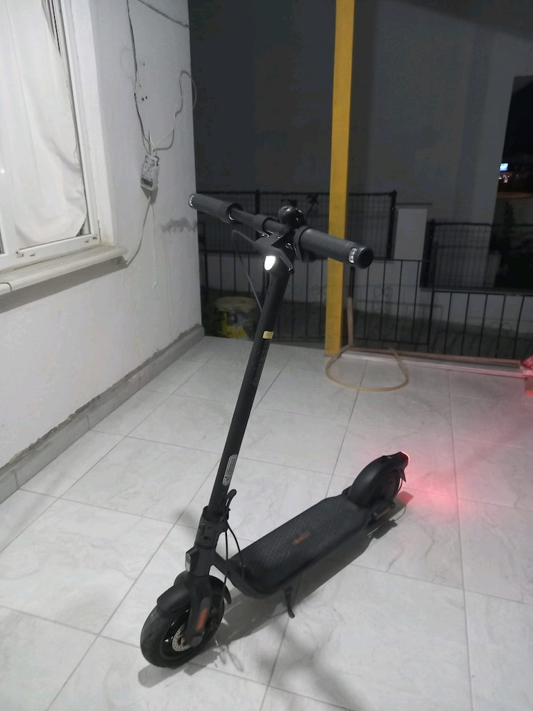 Segway Ninebot F2 Kickscoother - 2