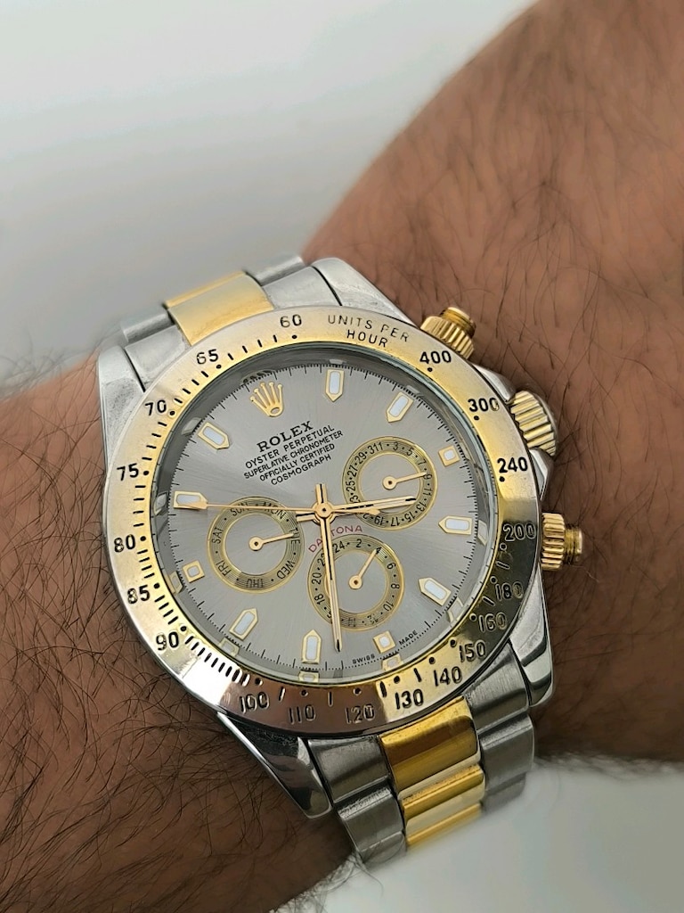 ROLEX Daytona Oyster Perpetual Superlative Chronometer Cosmograph.