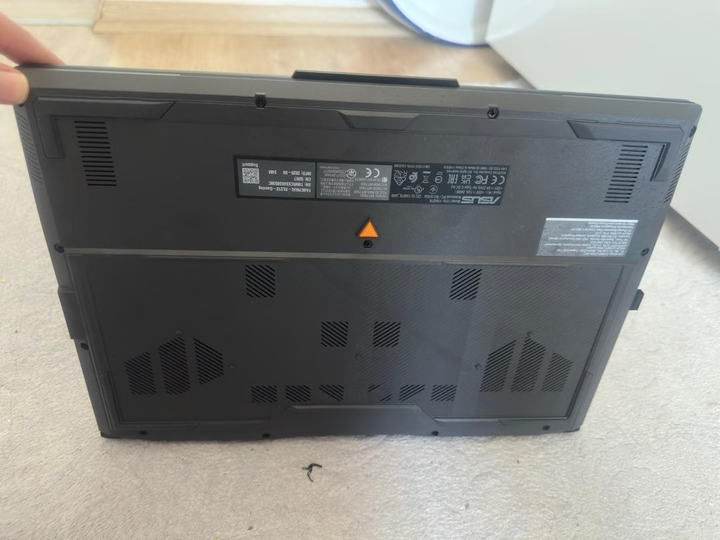 ASUS TUF Gaming A16 | Ryzen 7 7445HS | RTX 4050 6GB | 16GB RAM | 512GB - 7
