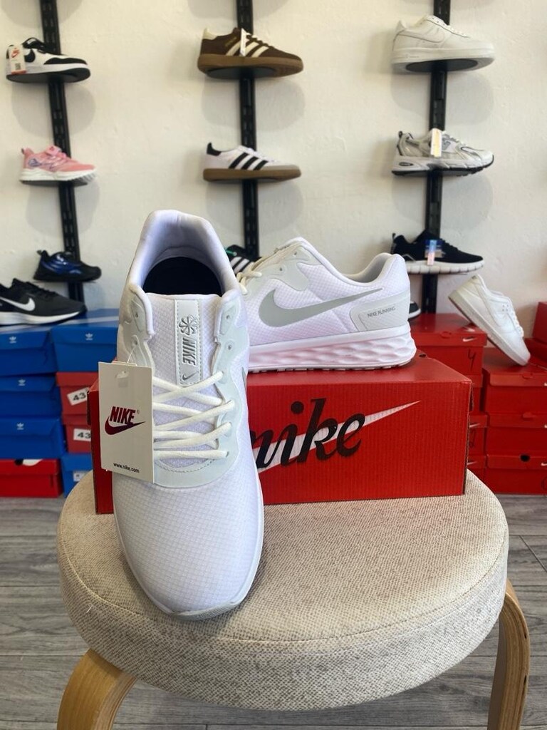 Nike Revolution - 2