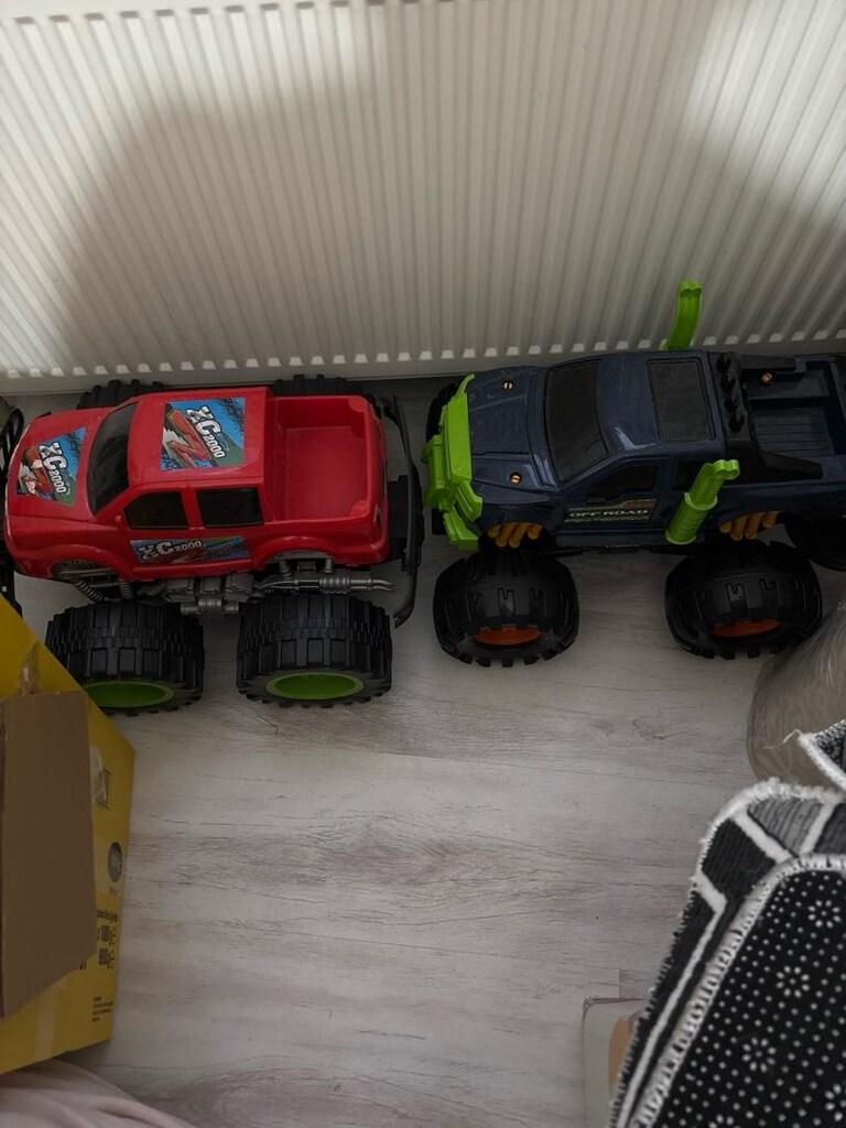 Büyük boy Monster Truck Jeep 2 adet - 3