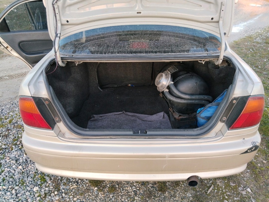 Mazda 323 familia - 4