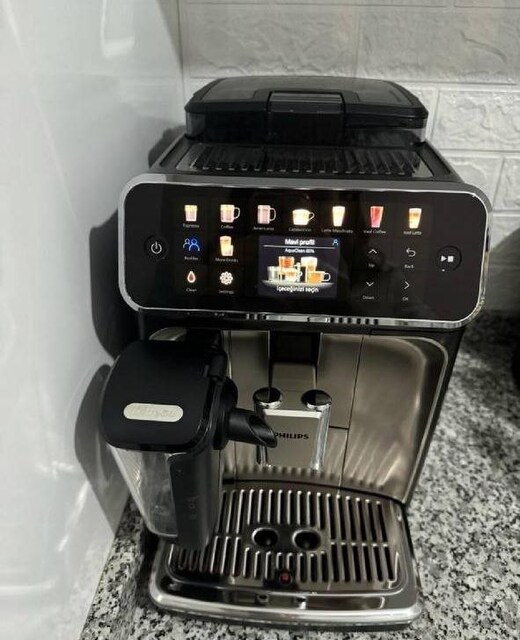 Philips LatteGo 5500 Tam Otomatik Kahve Makinesi