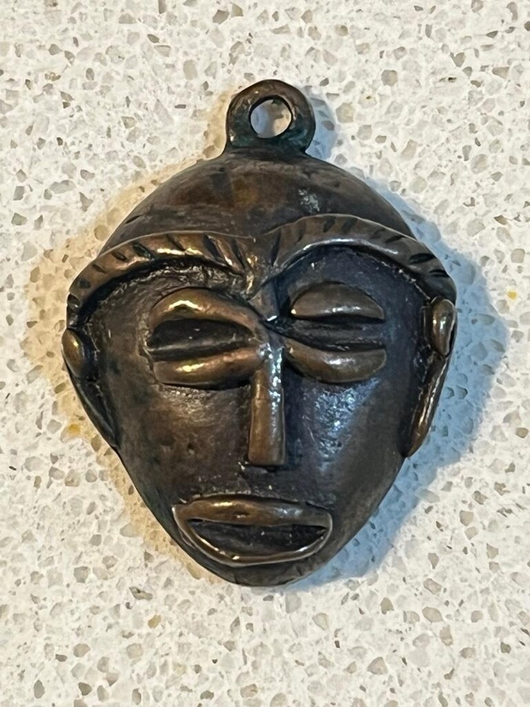 Afrika kültürüne özgü bronz maske kolye ucu - 2