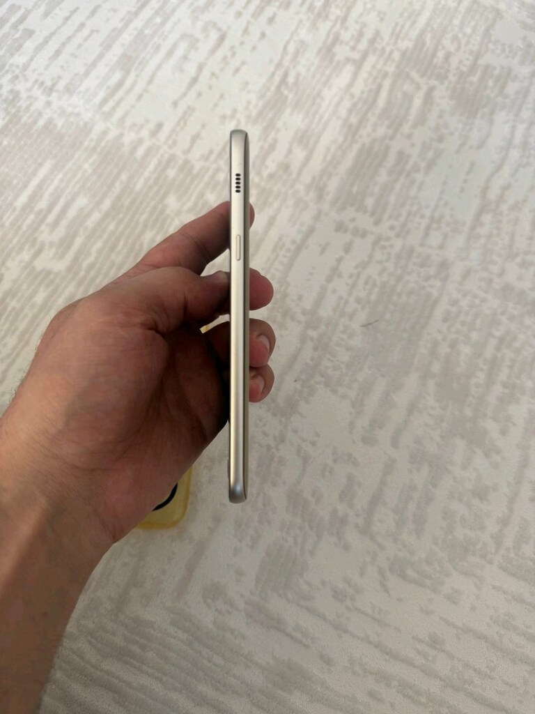 Samsung Galaxy A7 2017 - 4