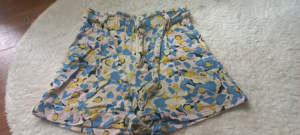 zara çiçek desenli şort