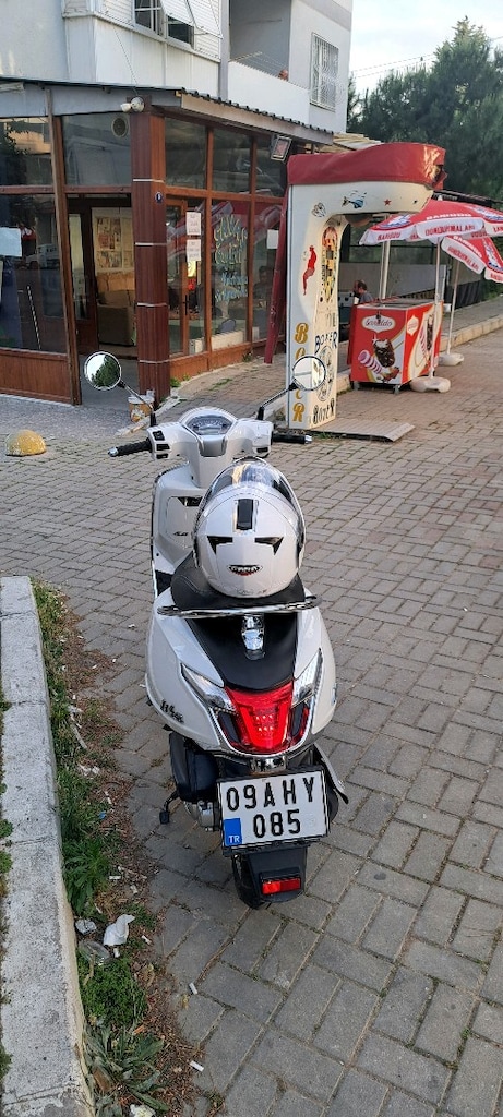 Kmyco Like 50 2021 model 6.000 km de - 9