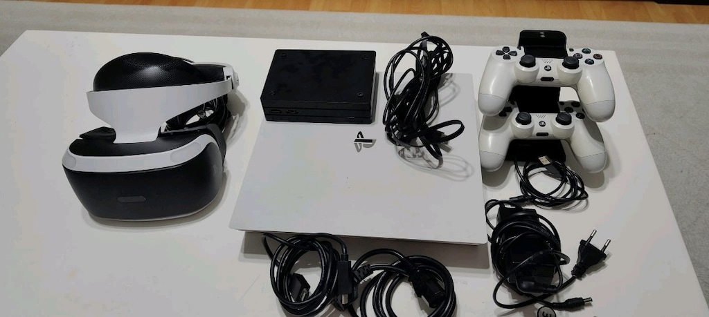 PlayStation 4 + VR1 Gözlük + Move Seti + Kamera + 3 Oyun CD’si - 5