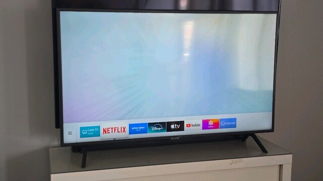 Samsung UE50RU7105U 50" 4K Ultra HD Smart TV - Tizen - Sorunsuz