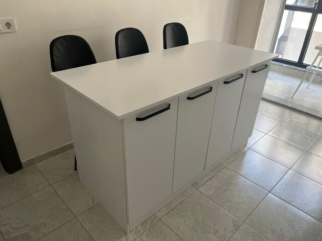 ada mutfak masası dolabı ve 3 adet sandalyesi