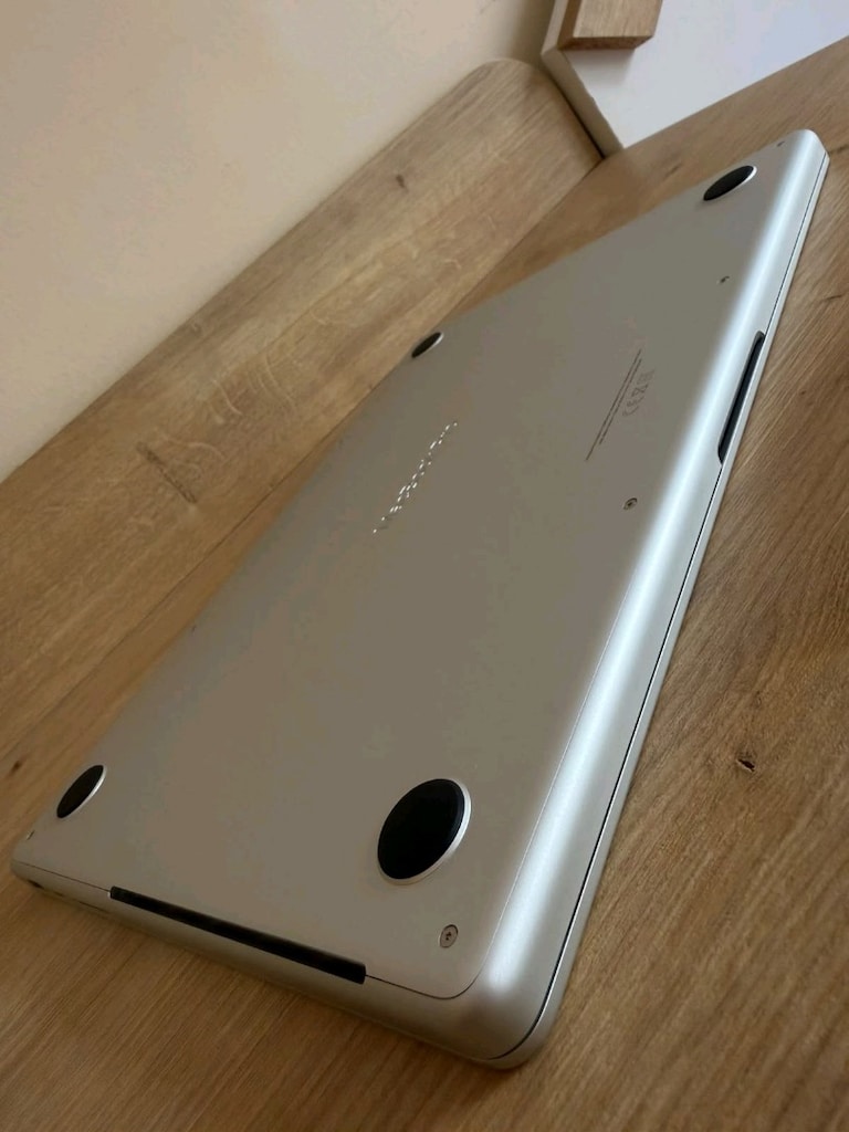 MacBook pro m4 2TB SSD 24 GB RAM 14 İNCH EKRAN - 3
