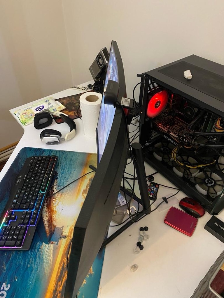Twisted Minds 32 inc Curved 180hz Gaming Oyuncu Monitor - 5
