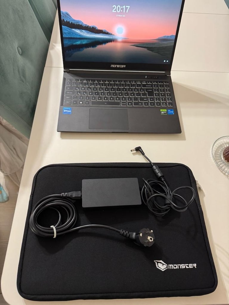 Garantili lisanslı Monster Abra A5 V20.4 i5 15.6 16ram 500ssd rtx4050 - 2