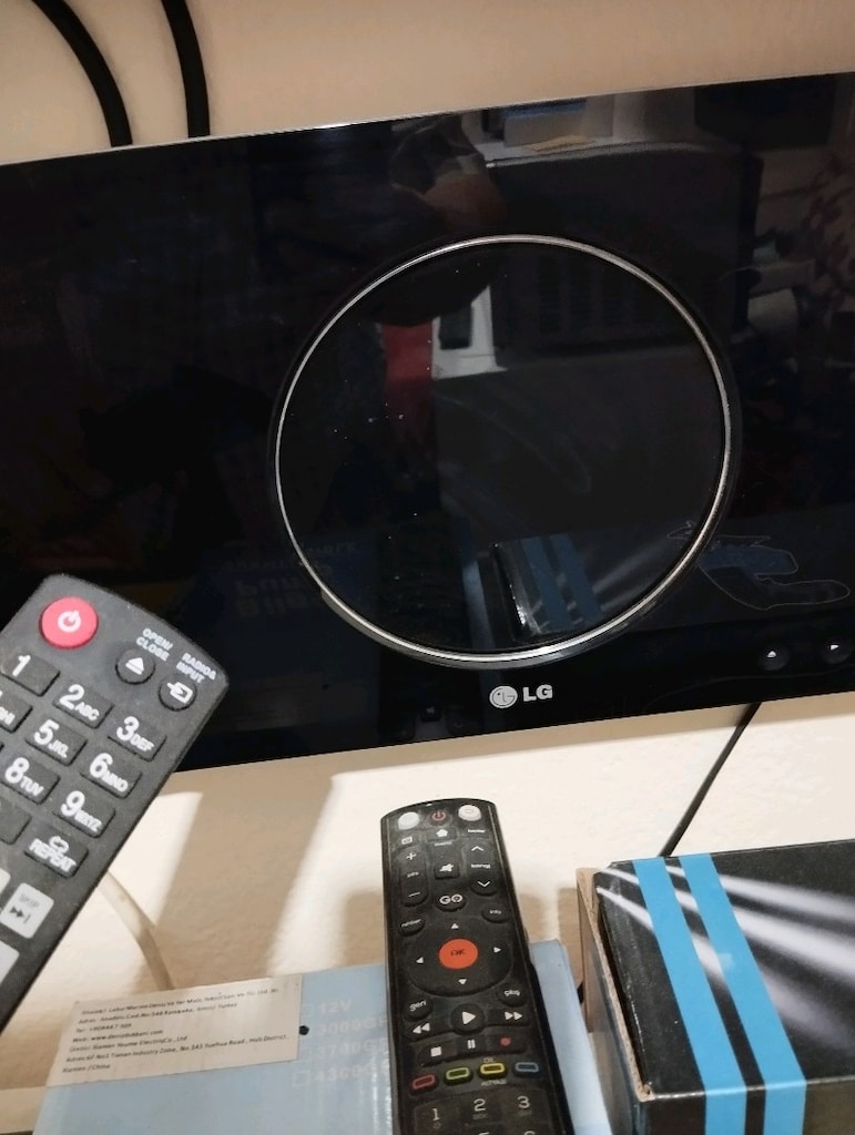 PHİLİPS 32 İNCH LCD TV. ve LG DUVARA ASILAN DVD OYNAT ve ARÇELİK TELVE - 7