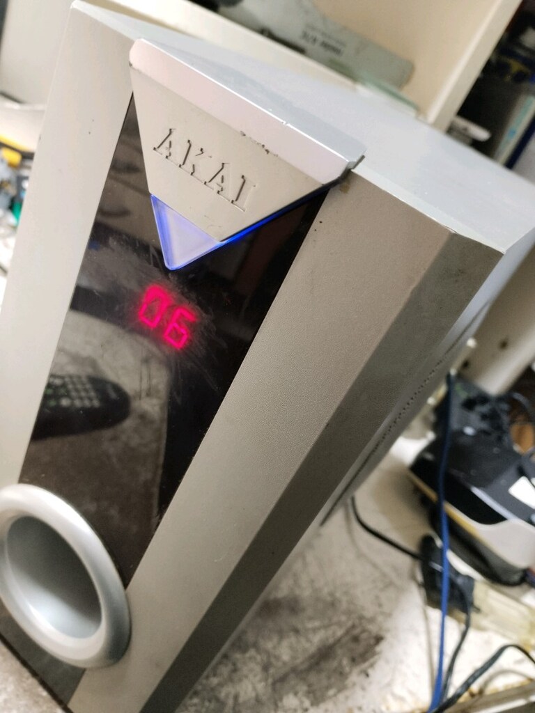 AKAİ - SS 4100 MARKA VE MODEL NUMARALI TEMİZ KUMANDALI 5+1 SES SİSTEMİ - 2