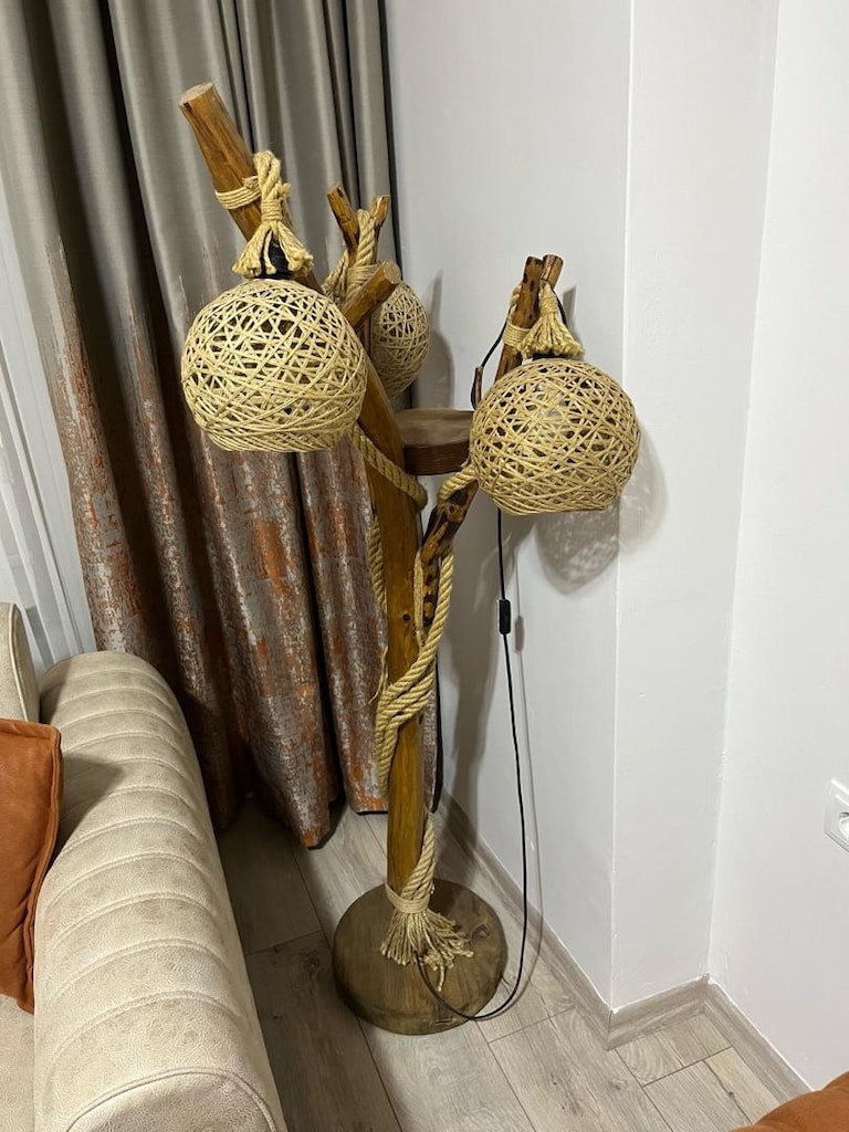 Ağaç el yapımı lambader
