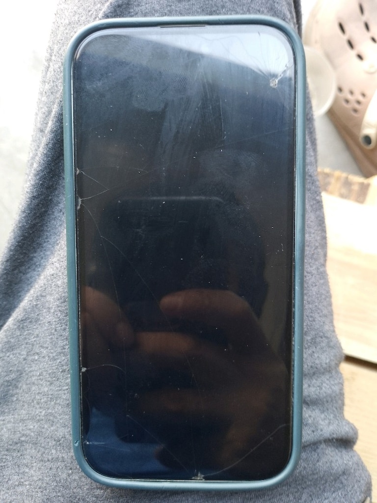 iPhone 15 - 8