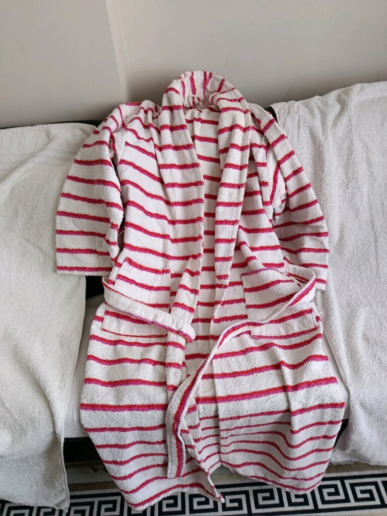 3 parça bornoz iki büyük havlu temiz yıkanmış paketli az kulanıldı - 3