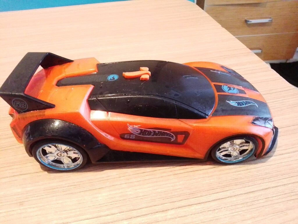 Hotwheels markalı Işıklı Oyuncak araba - 3