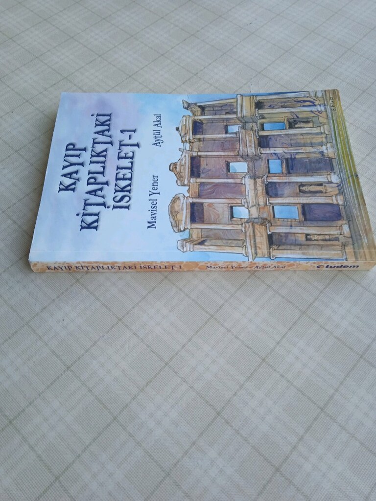 Kayıp Kitaplıktaki İskelet 1 Mavisel Yener Aytül Akal Kitap - 3