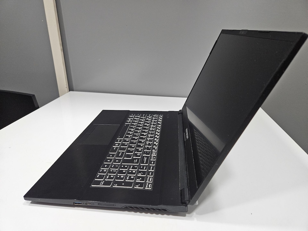 MONSTER İ7 11.NESİL+ BÜYÜK EKRAN 17.3 + 32 GB RAM + 1 TB SSD - 4