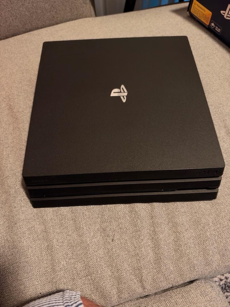 SONY PS4 PRO 1TB - 2