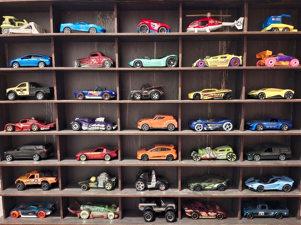 Hot Wheels & Matchbox + Ahşap Standı - 5