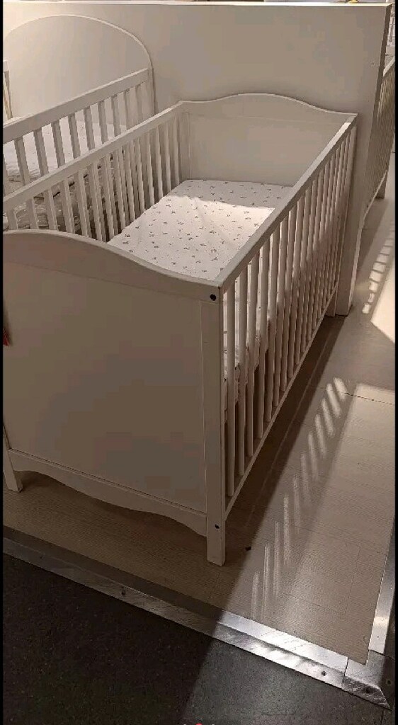 İle bebek beşiği. - 3