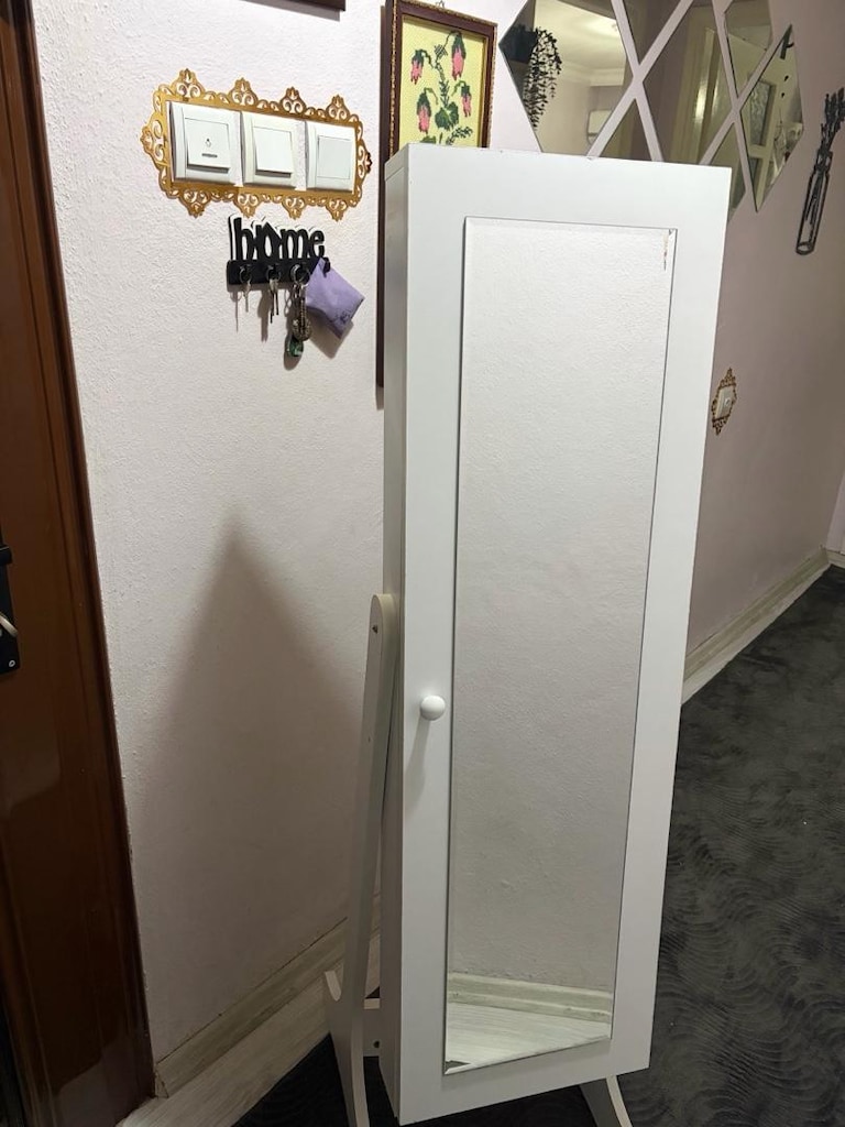 Ayna takı dolabı