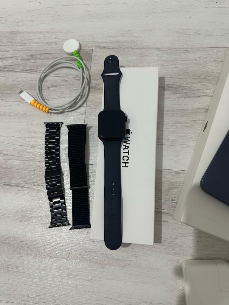 MacBook m4 & Watch - 2