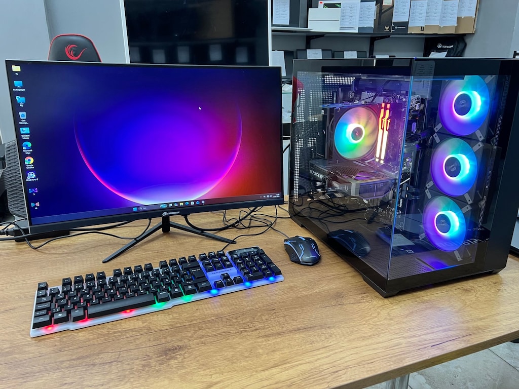 MASAÜSTÜ OYUNCU SET DDR5 + RTX5060Tİ 16 GB İ5 14400F 200 HZ EKRAN