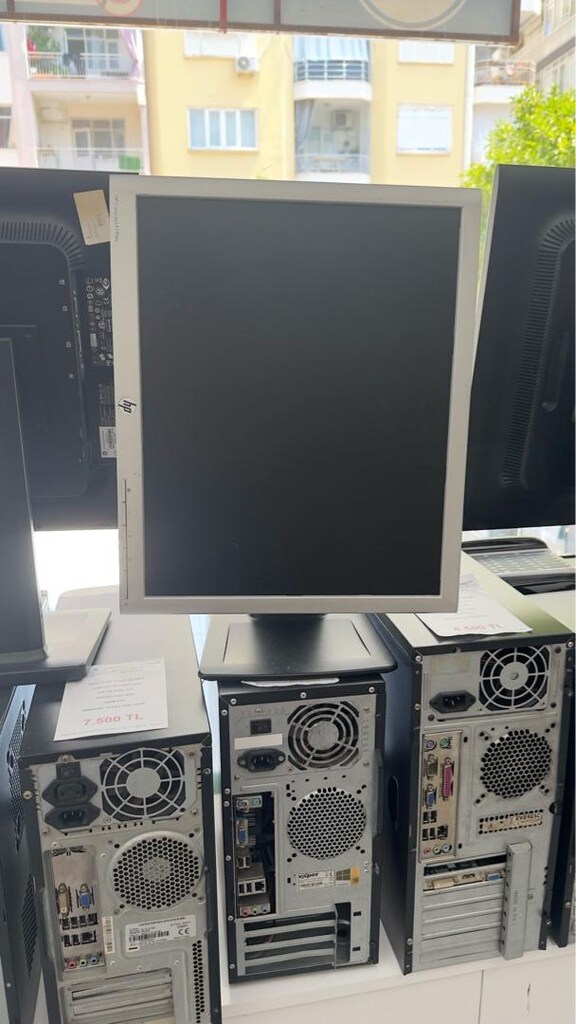 Display Port Çıkışlı Pivot 19 İnç Monitör Hp - 2