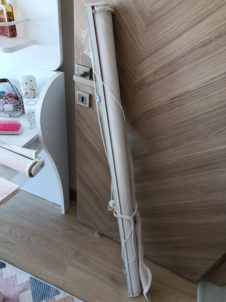 ıki adet zebra stor perde ve bir adet beyazpliliseli kapı sinekli elım - 3