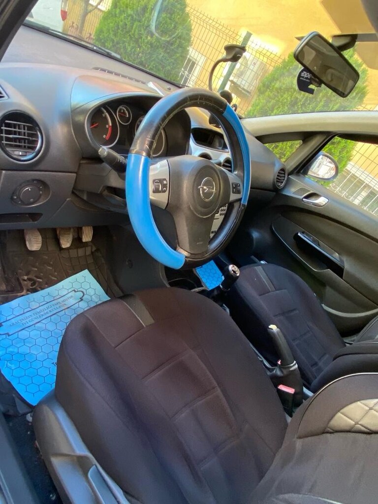 2009 model Opel corsa - 9