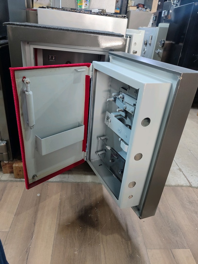 ÇELİK PARA KASASI 70CM ZIRHLI CAM TUZAKLI KALİTELİ İÇ DİZAYN - 3