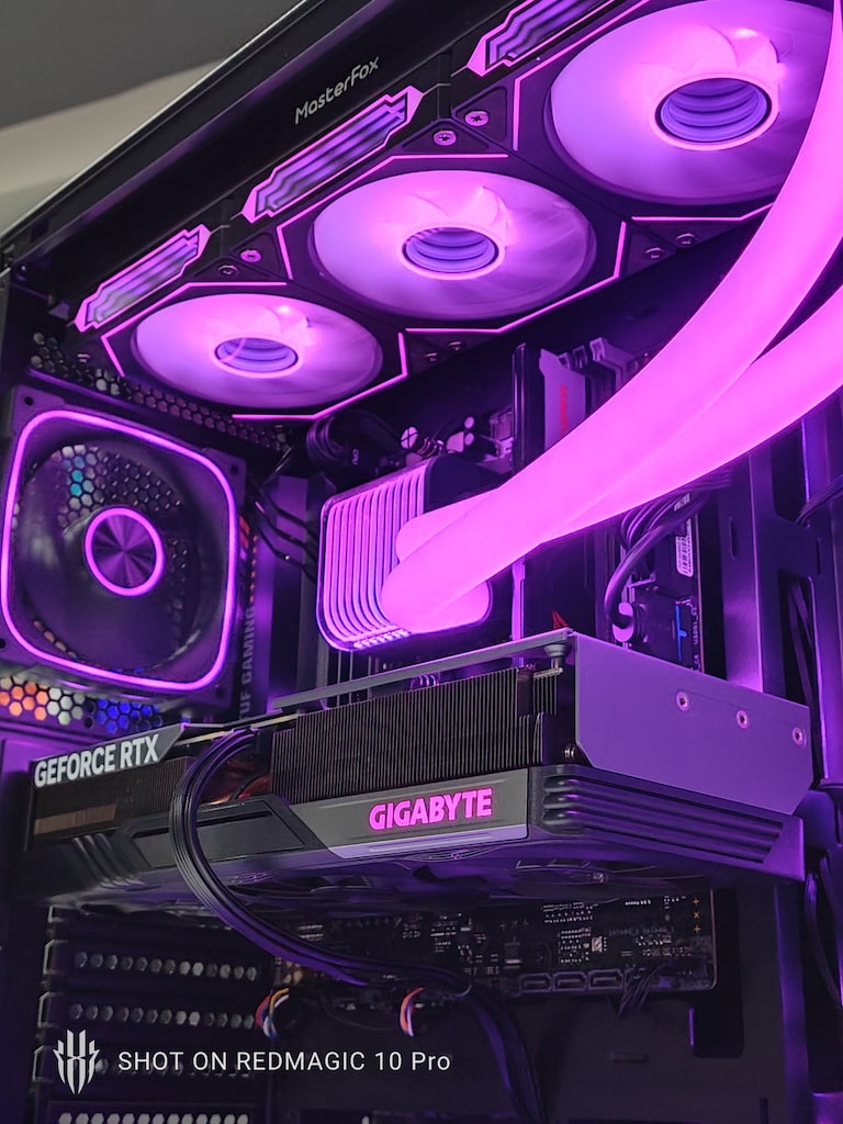 Ryzen 7 7800X3D - RTX 5060 8GB - 16GB RAM - 1TB M.2 SSD - 10