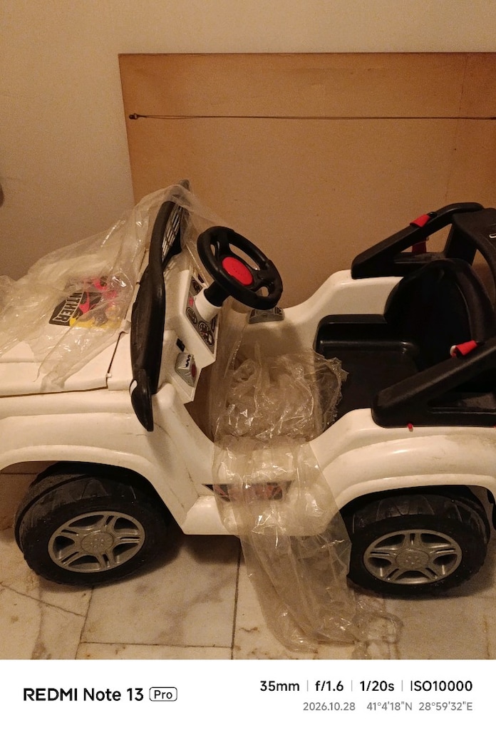 Beyaz Oyuncak Araba - 3