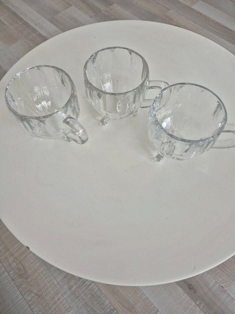 12 li madam coco ayaklı çay bardağı.hiç kullanılmadı. 6 lı sı 500 tl. - 2