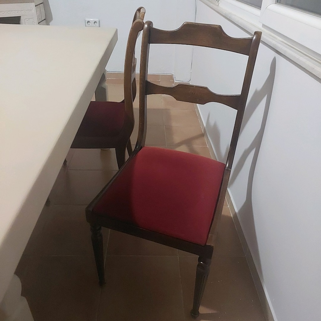 Ağaç masa ve dört adet antika sandalye - 4