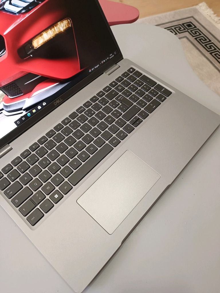 Dell Laptop İ5 11.NesiL - 8GB - 256GB SSD - Işıklı Klavye - 3