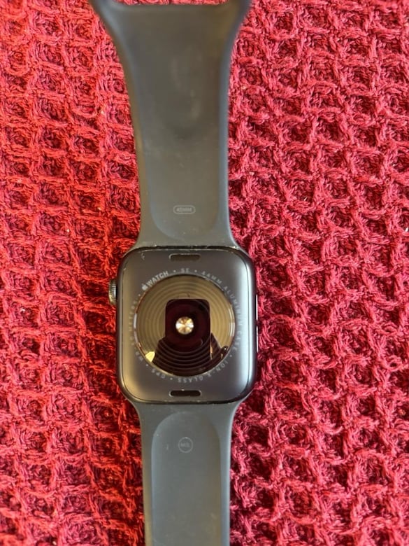 Apple Watch SE 2 44mm + 6 Kordon + Kutu + Şarj Aleti - 3